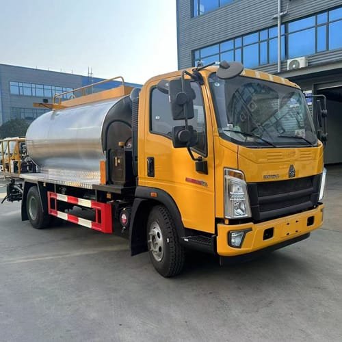 Asphalt Distributor Truck